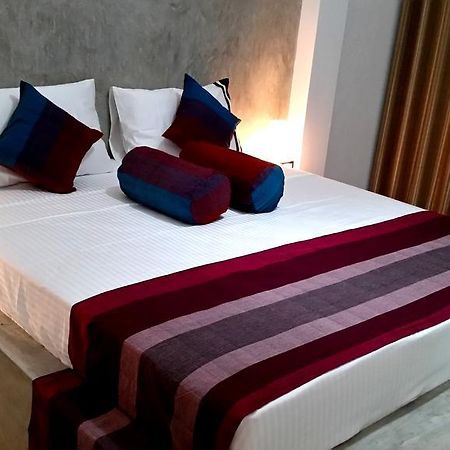 Diamond Lake Tourist Rest Anuradhapura Bagian luar foto