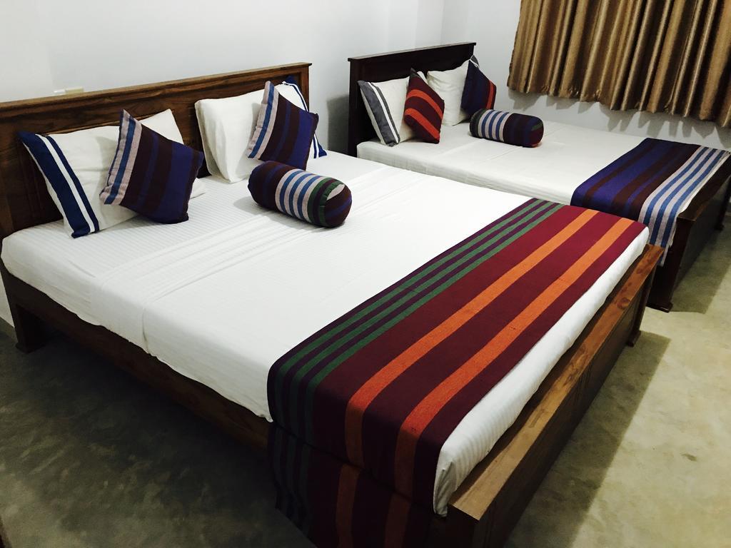 Diamond Lake Tourist Rest Anuradhapura Bagian luar foto