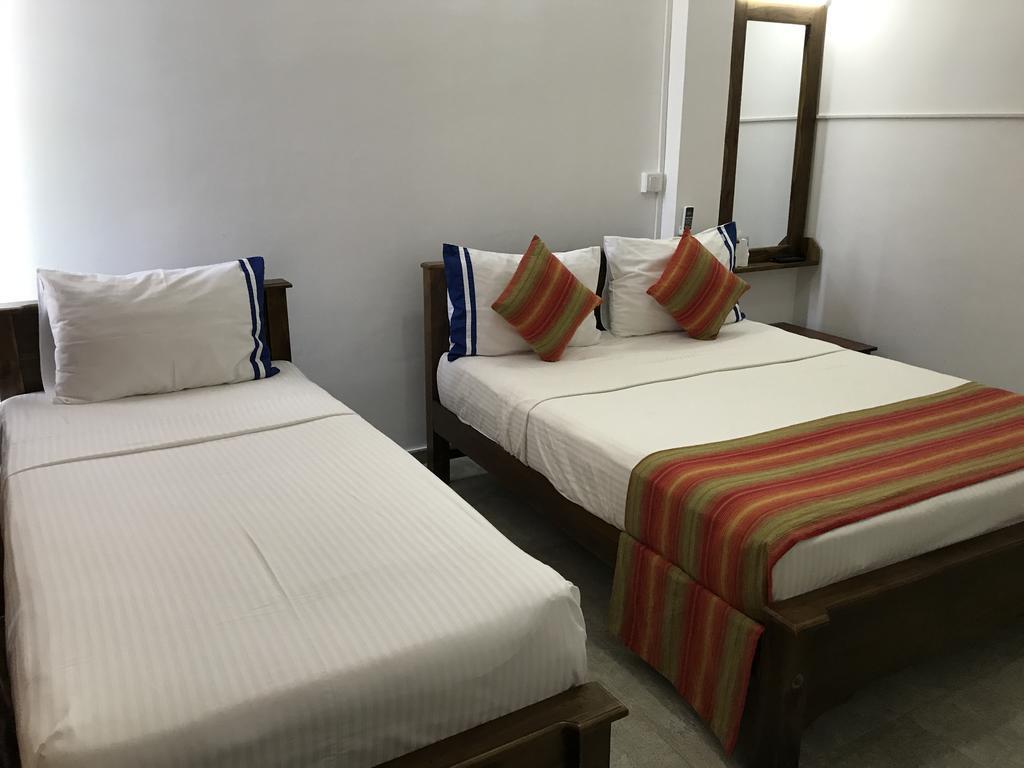 Diamond Lake Tourist Rest Anuradhapura Bagian luar foto